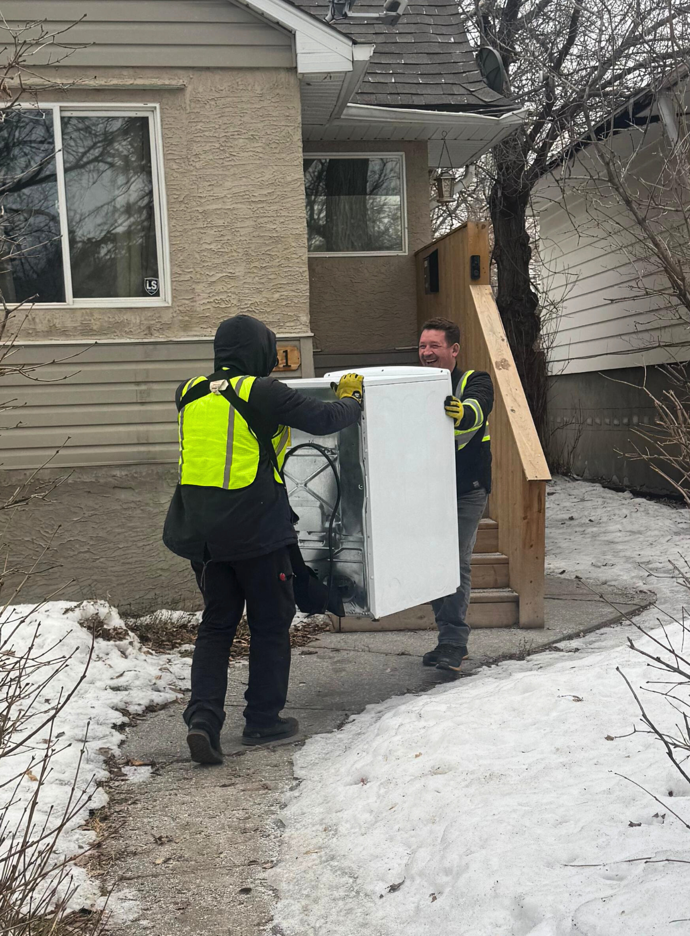Fast appliance removal in Regina by SMS Appliances, offering safe and eco-friendly haul-away services for old fridges, washers, dryers, and other home appliances.