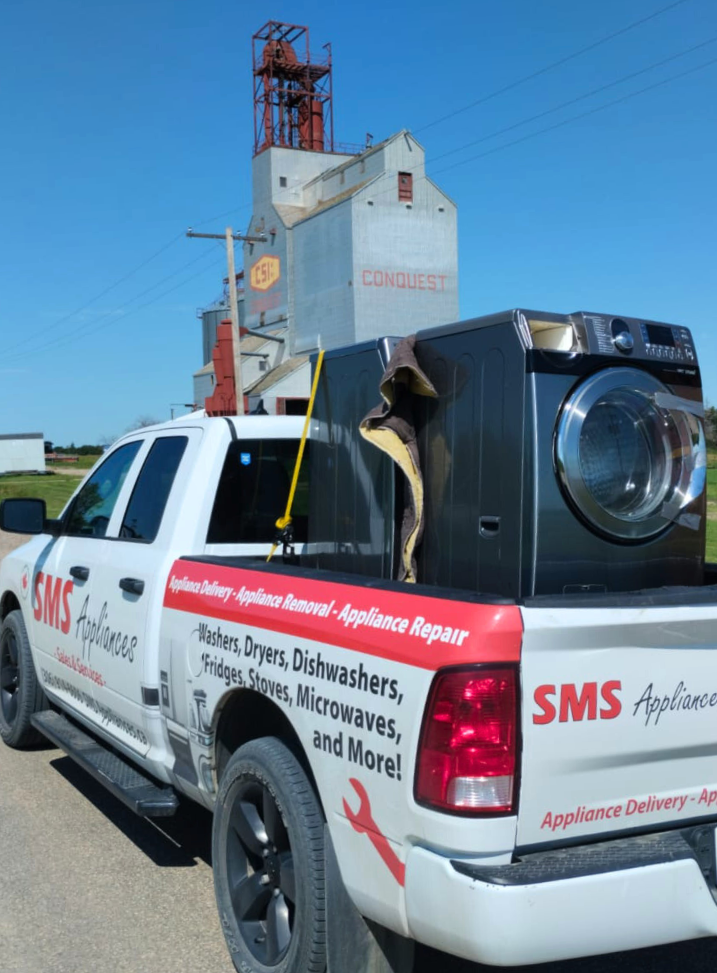 Fast and safe appliance removal services in Saskatoon by SMS Appliances, offering haul-away for old fridges, washers, dryers, stoves, and other home appliances.