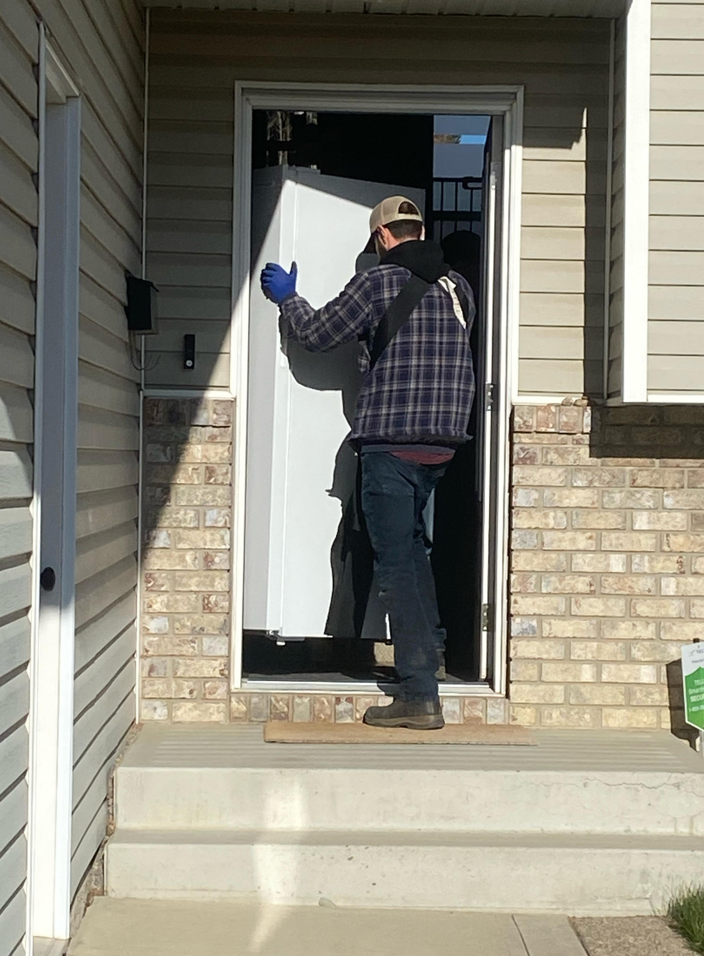 Fast and safe appliance delivery in Medicine Hat by SMS Appliances, providing professional home delivery for fridges, washers, dryers, stoves, and dishwashers.