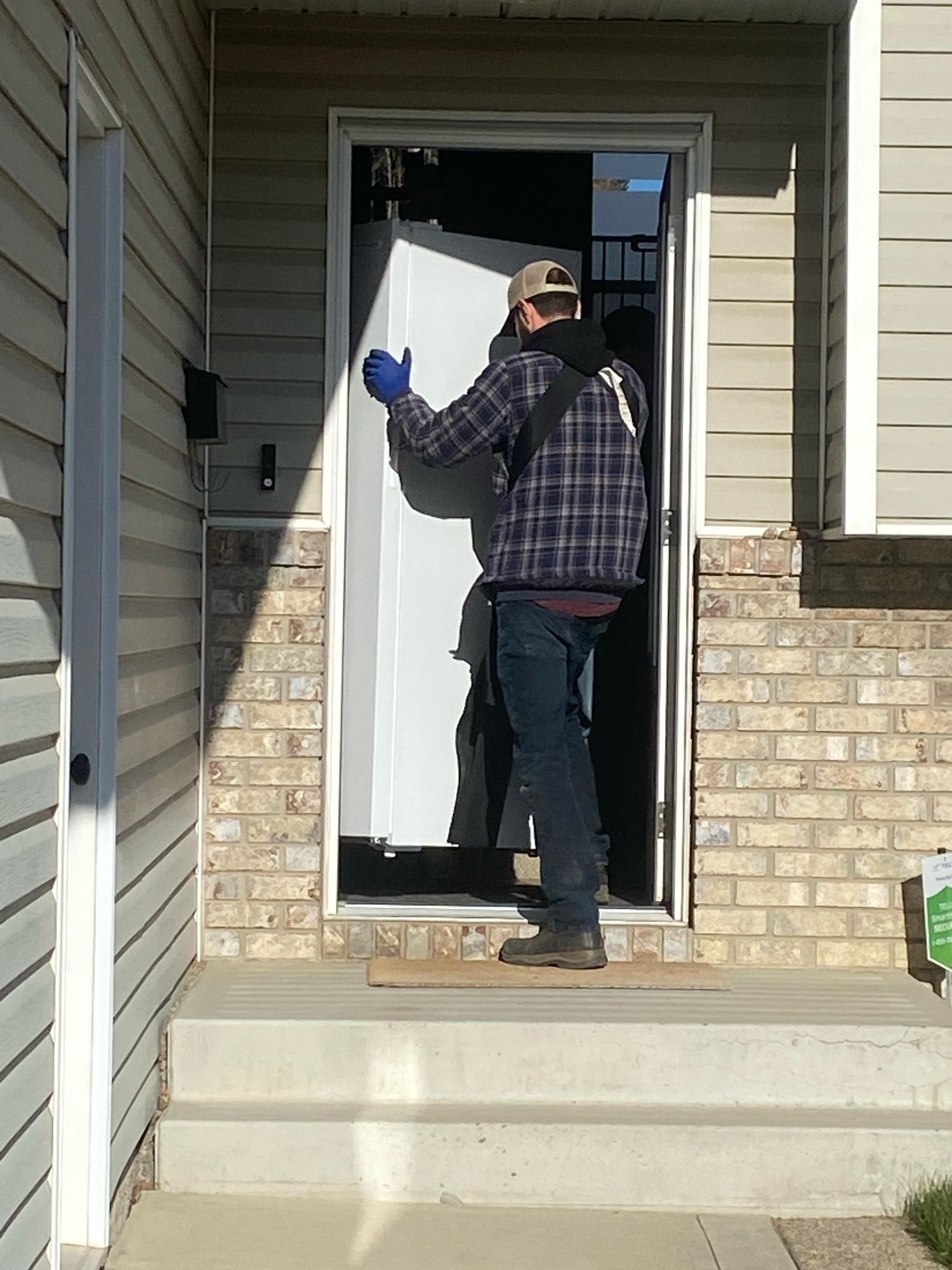 Freezer delivery services in Calgary North – certified appliance technicians from SMS Appliances providing fast and reliable delivery.