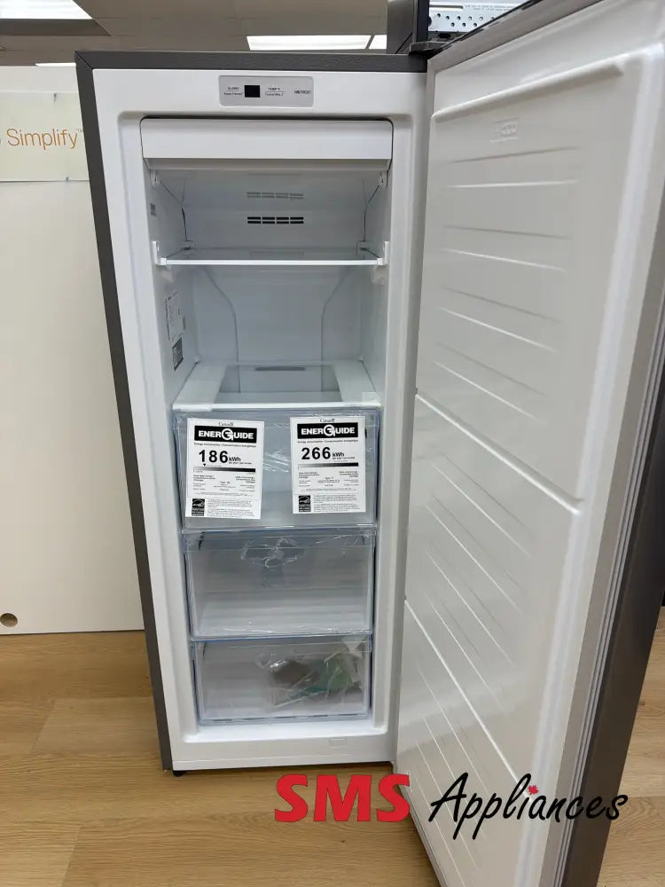 Open Box – 22’’ Freezer Hisense FV06C7ASE