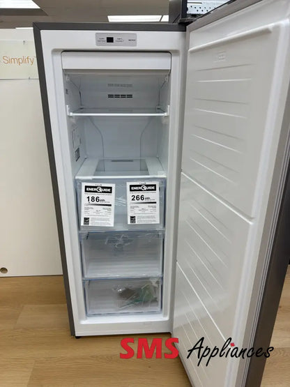 Open Box – 22’’ Freezer Hisense FV06C7ASE