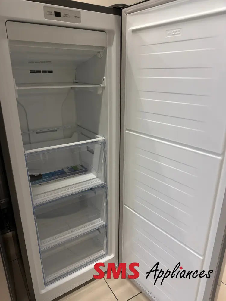 Open Box – 22’’ Freezer Hisense FV06C7ASE
