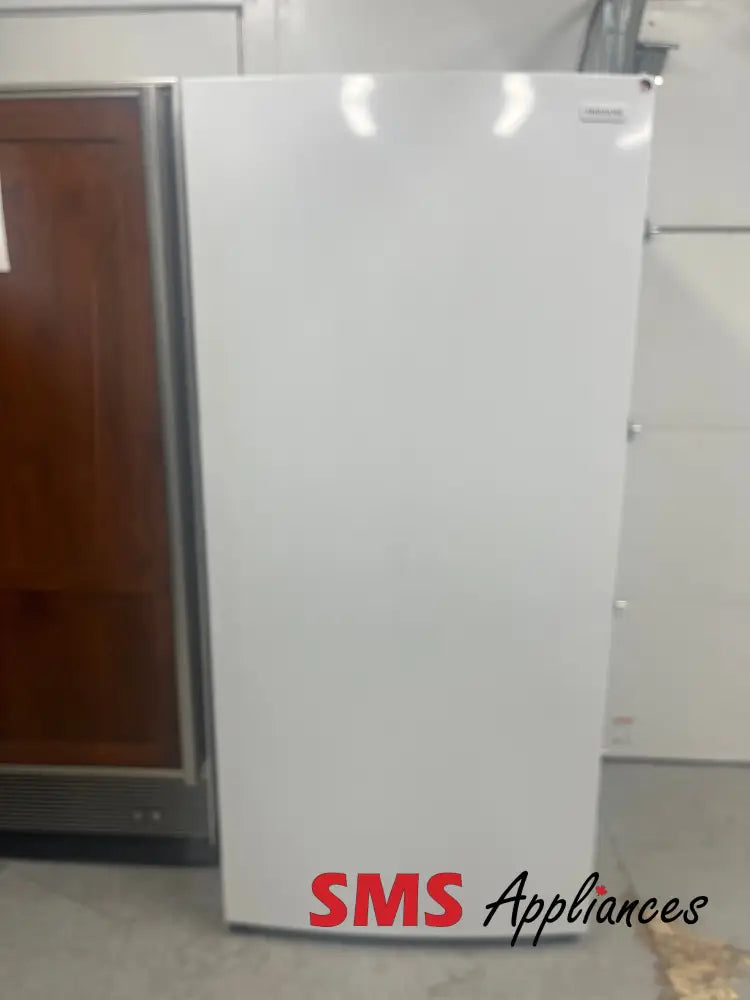 Open Box – 33’’ Freezer Frigidaire FFUE2022AW