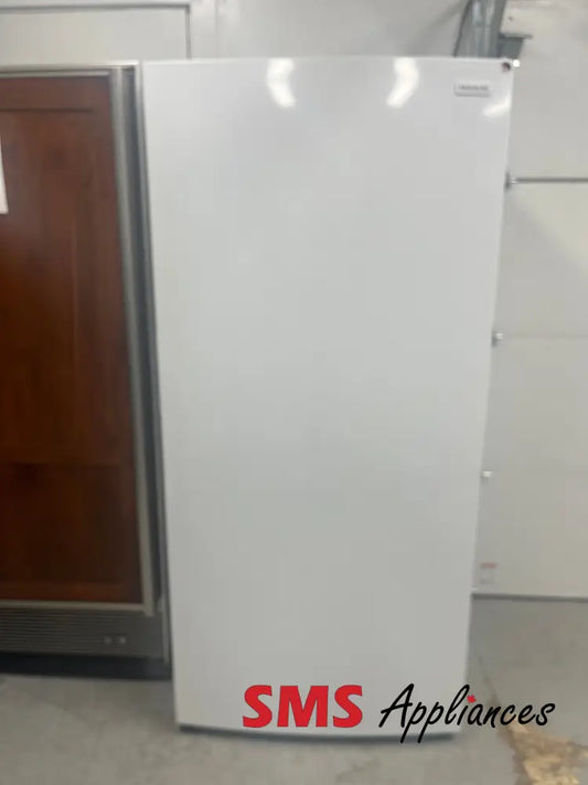 Open Box – 33’’ Freezer Frigidaire FFUE2022AW