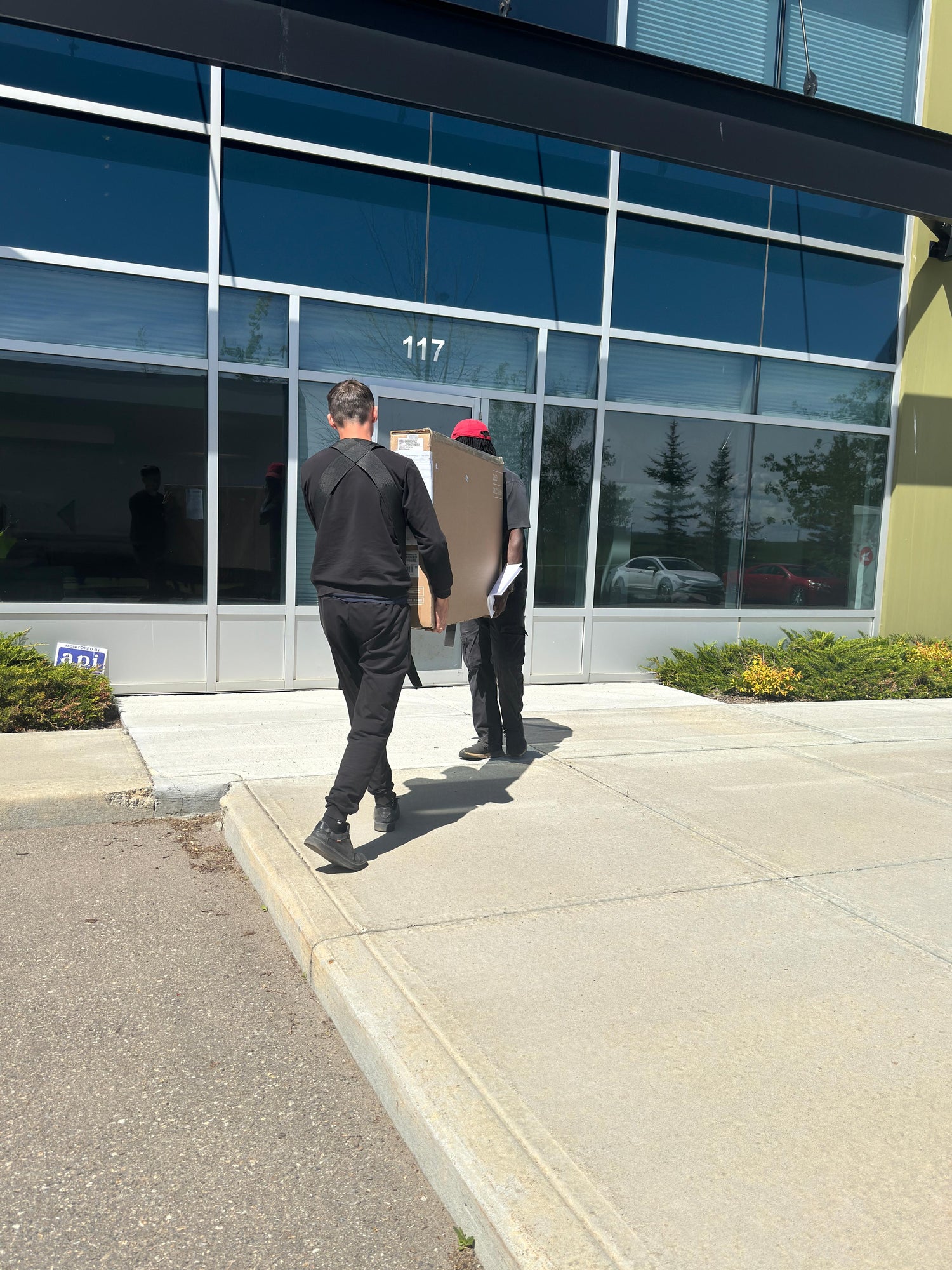 Professional cooktop delivery and logistics services in Saskatoon by SMS Appliances