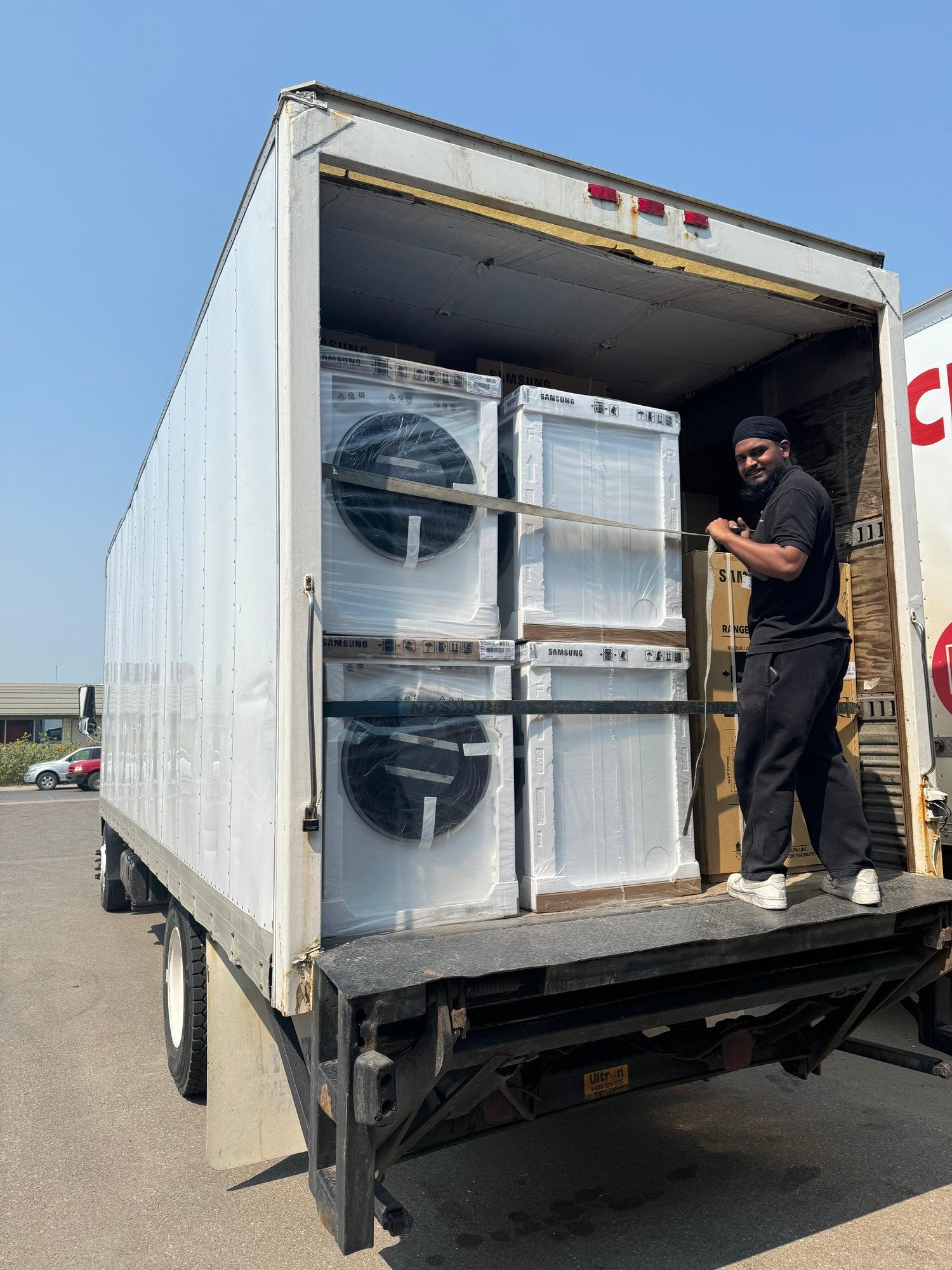 Professional washer delivery and logistics services in Saskatoon by SMS Appliances