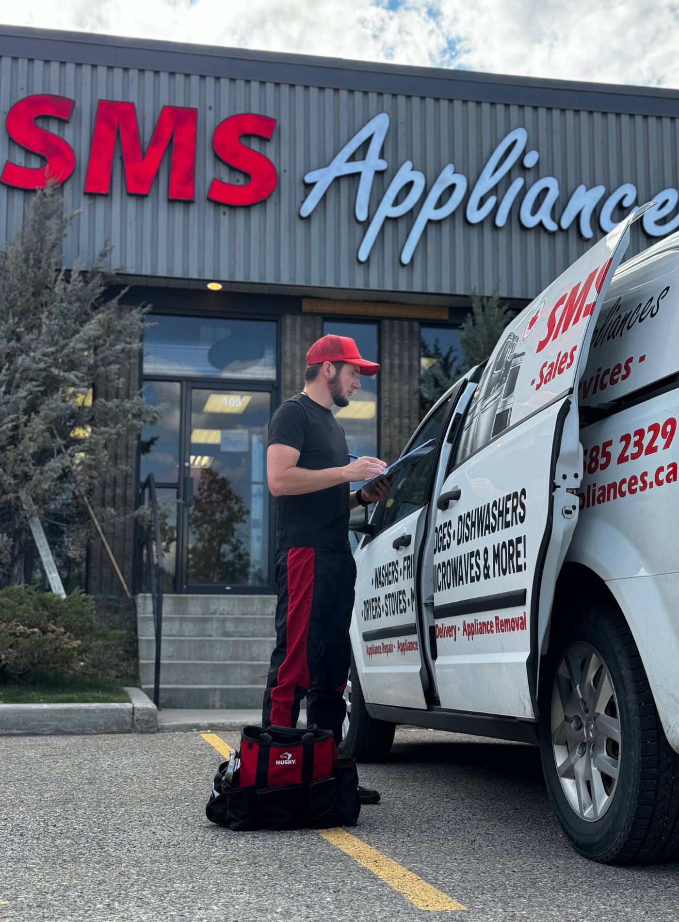 Quality appliance repair services by SMS Appliances Calgary South, fixing fridges, washers, dryers, dishwashers, and stoves with expert technicians. 