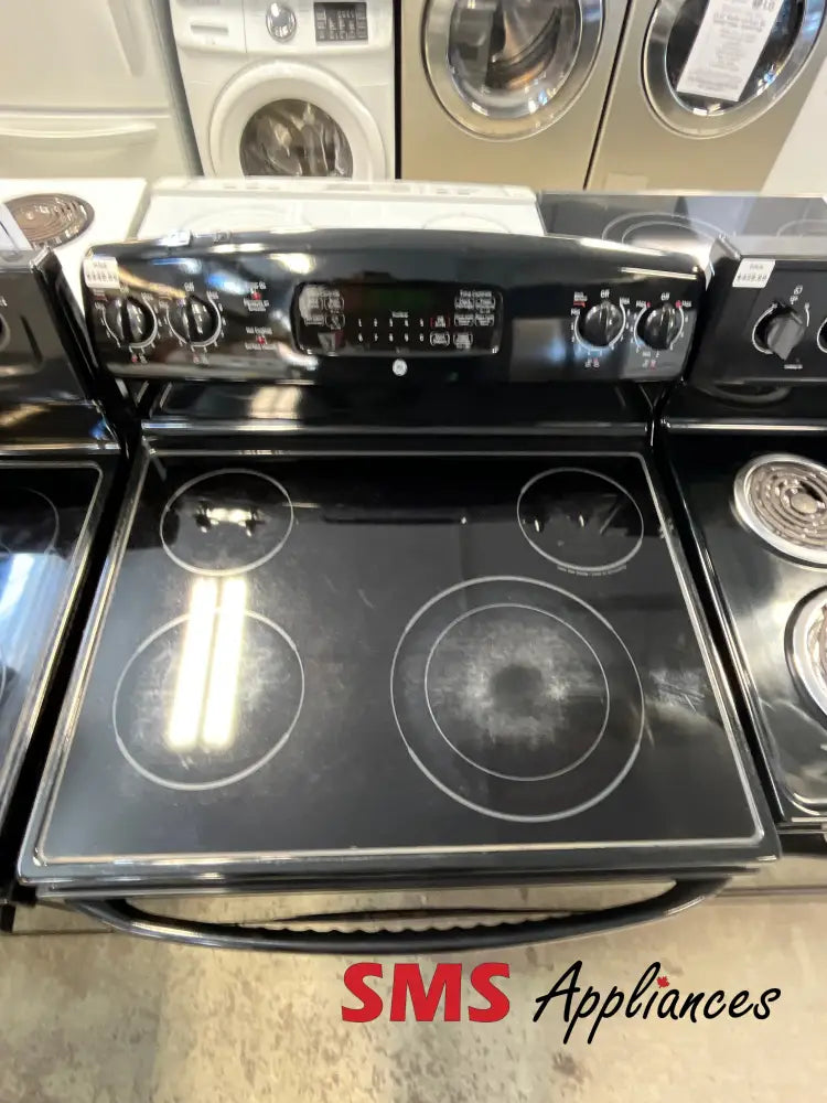 Refurbished – 30’’ Stove GE JCBP660DT1BB