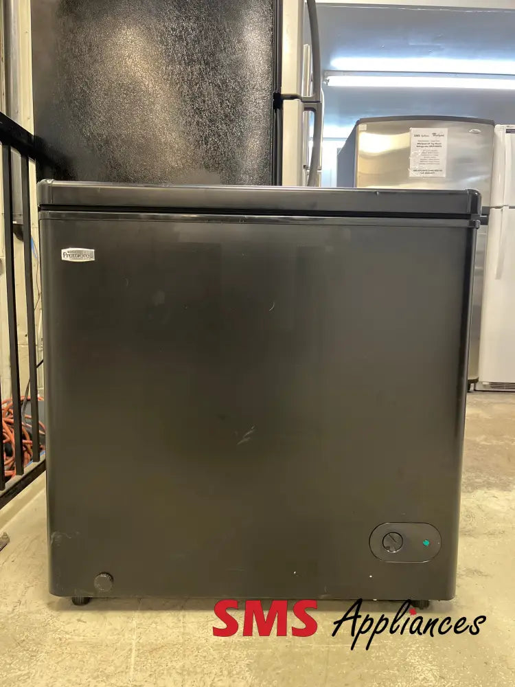 Refurbished – 32’’ Freezer Danby DCF055A1BP