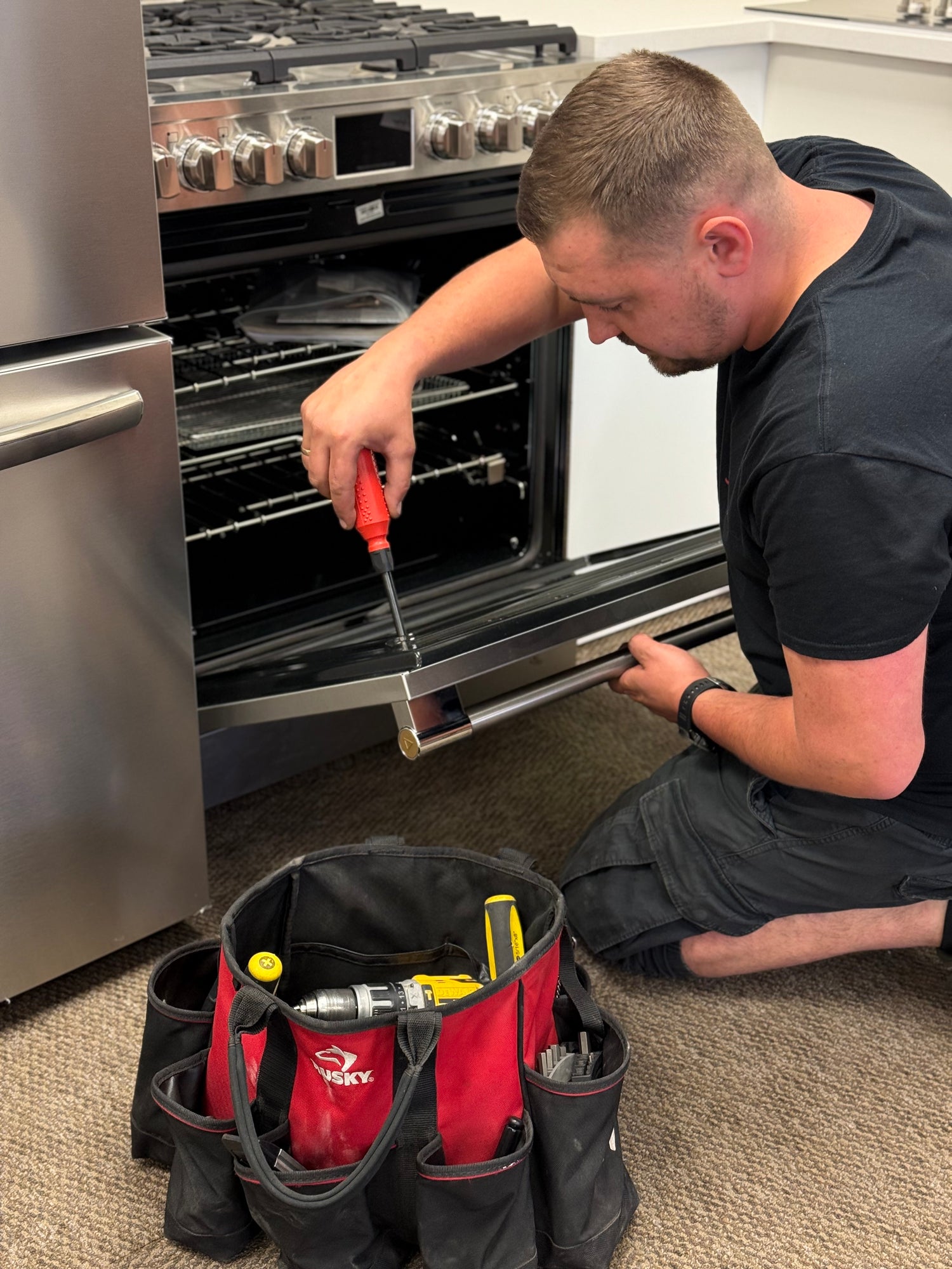 Stove maintenance services in Calgary South – expert appliance technicians from SMS Appliances offering fast and affordable repairs.