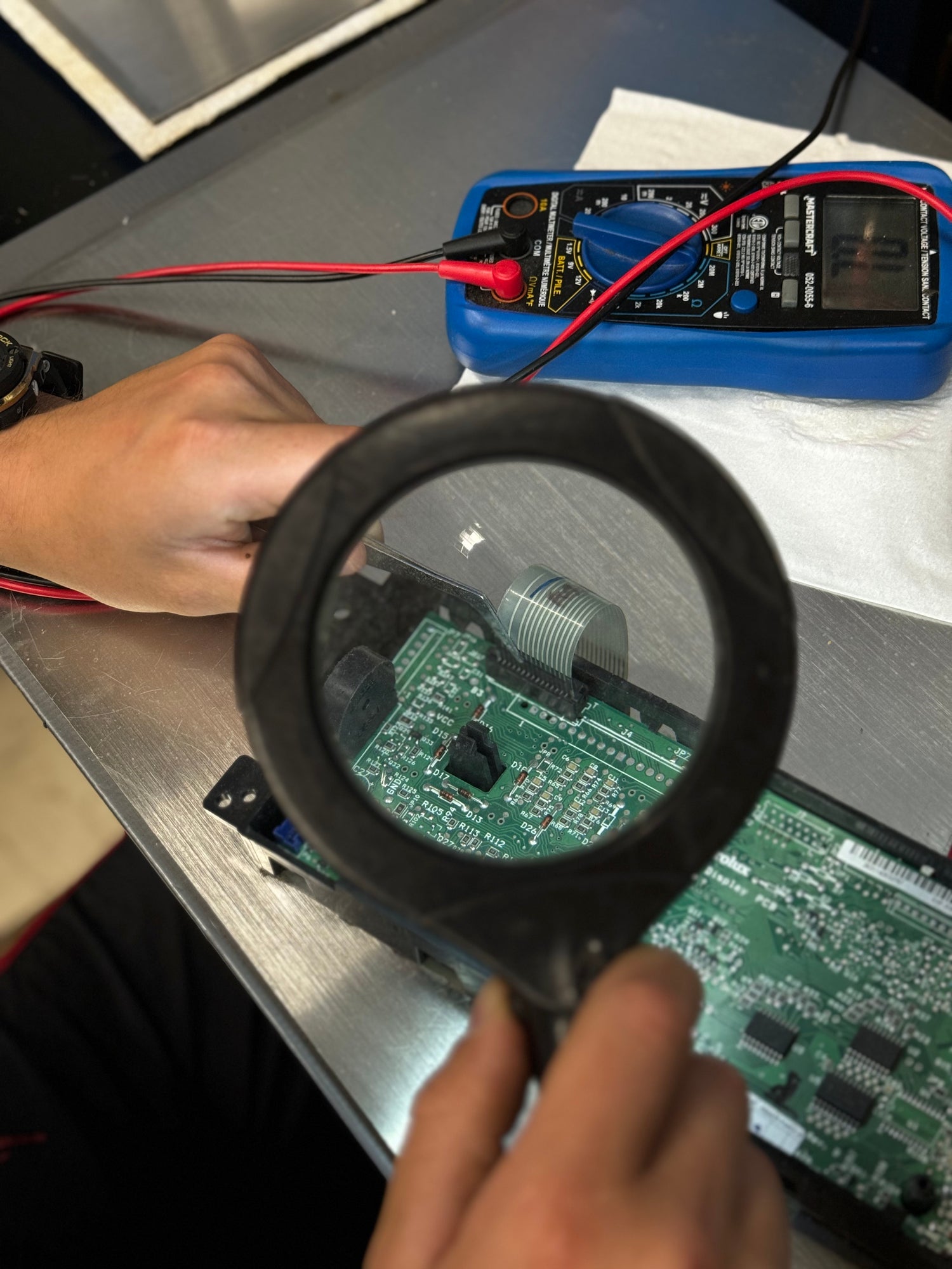 Stove repair services in Calgary South – expert appliance technicians from SMS Appliances offering fast and affordable repairs.